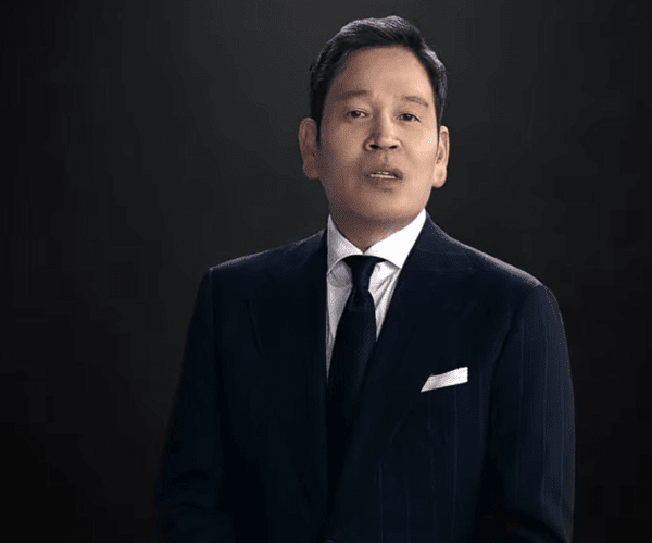 Shinsegae Chairman Offers Deep Apology Following Starbucks Marketing Backlash Over Historical Insensitivity