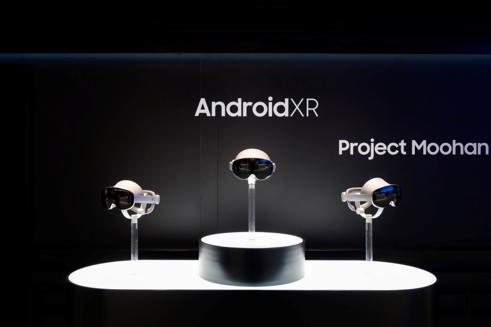 Samsung’s Galaxy XR Takes Aim at Apple’s Vision Pro With Sharper Display and Lower Price