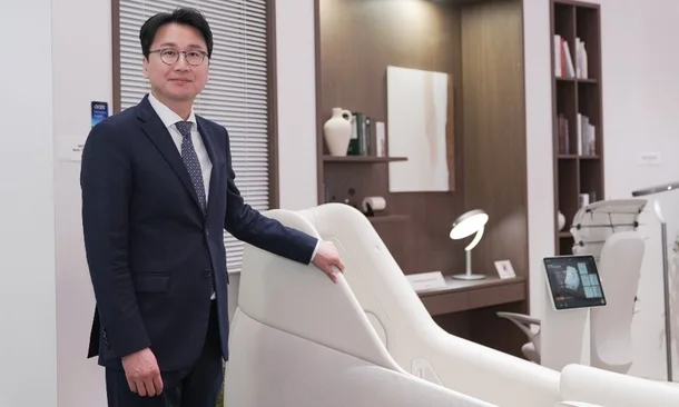 Ceragem Founder Adopts CEO as Son, Transfers 10% Stake in Unusual Succession Move