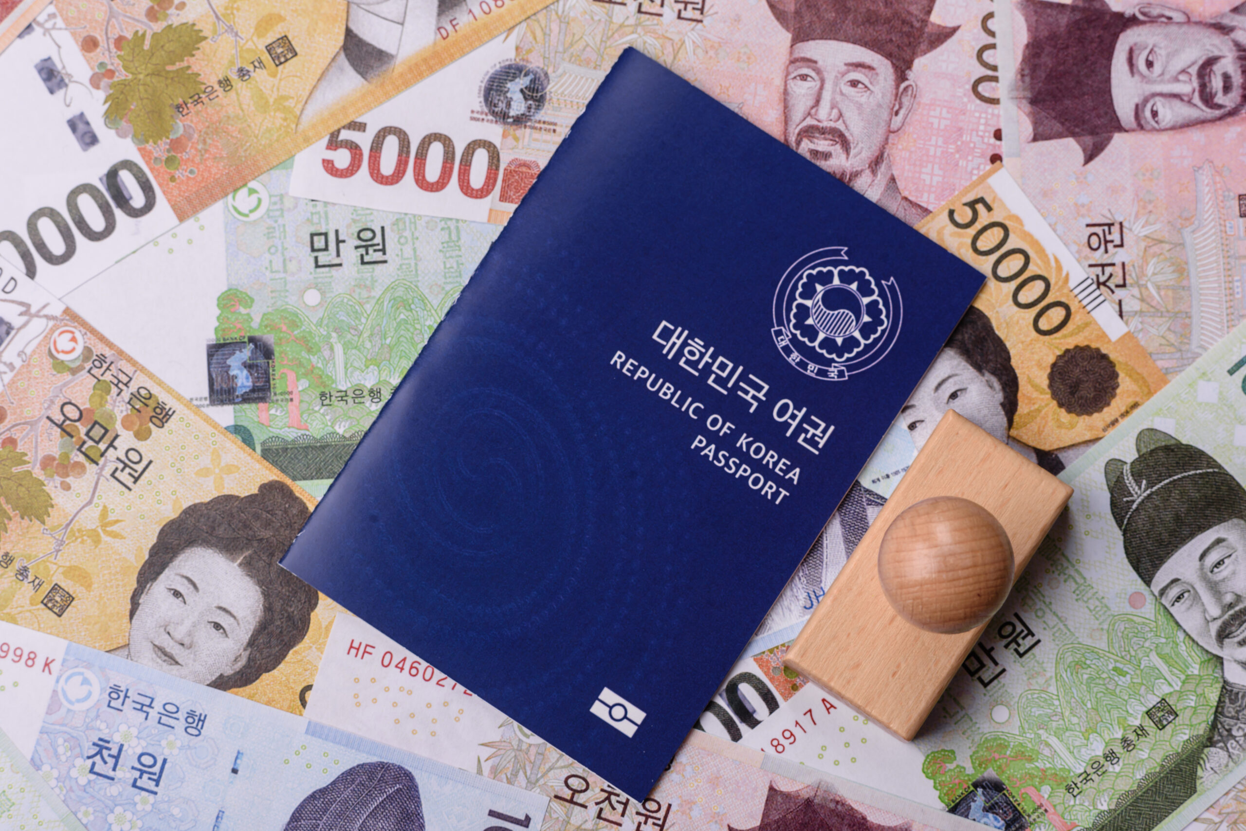 Foreign Tourists Embrace Korean Fashion and Everyday Foods as Shopping Habits Evolve