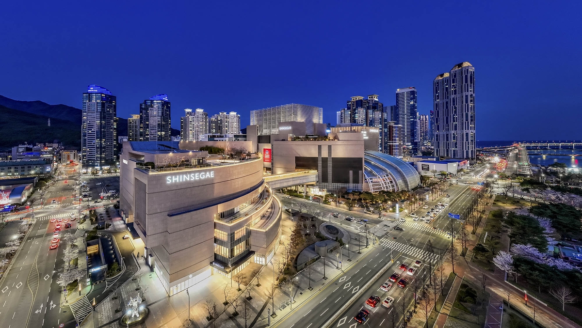 Shinsegae Centum City in Busan Tops $1.5 Billion in Annual Sales for Third Consecutive Year