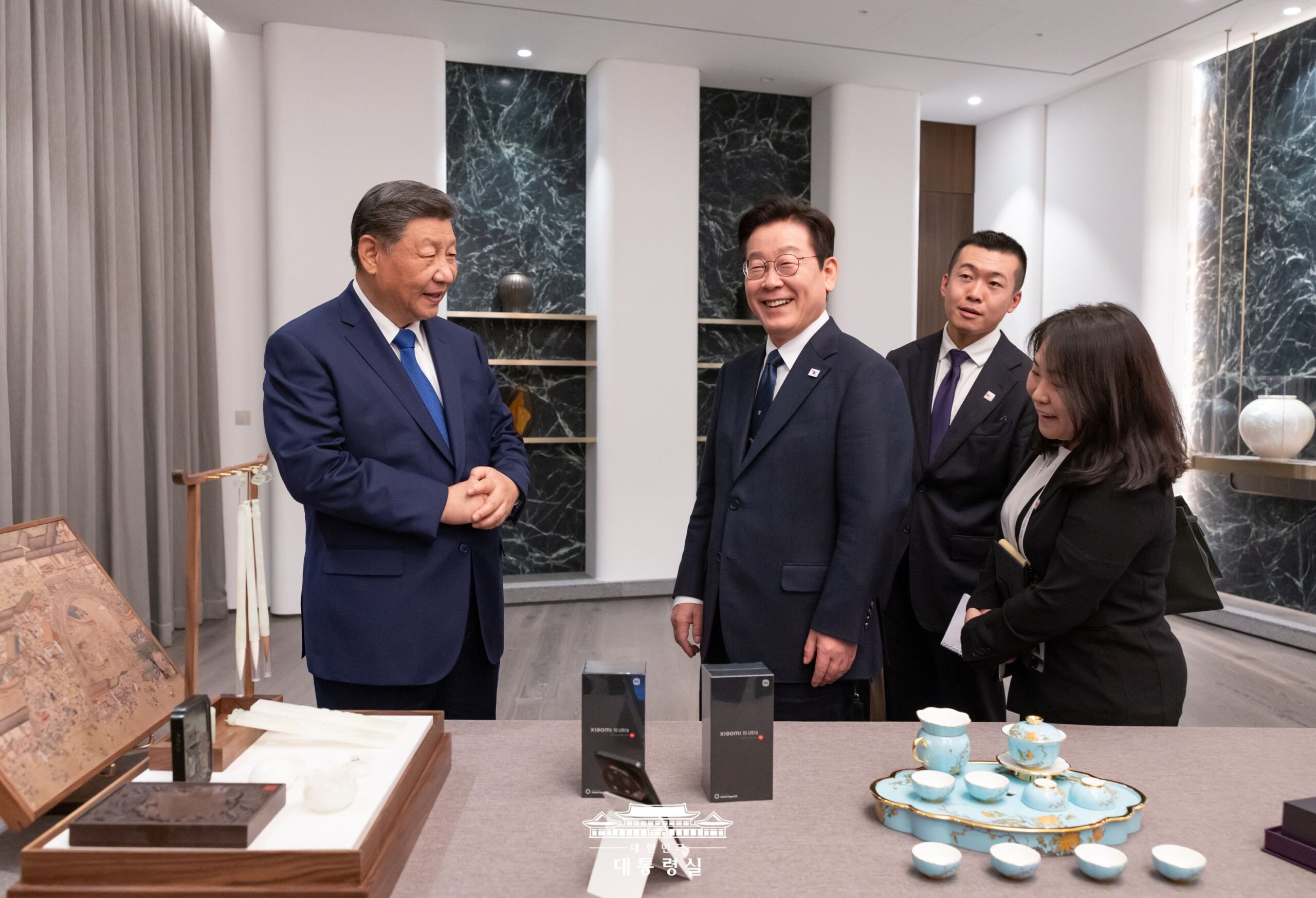 Xi’s Smartphone Gift Carries a Subtle Message About Tech Dependence