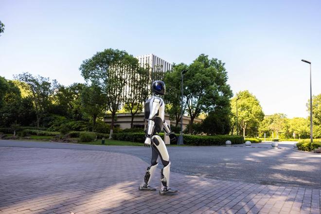 China’s ZhiYuan Robotics, Backed by LG Electronics, Completes Extreme Heat and Nighttime Endurance Test of Humanoid Robot